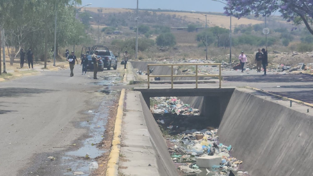 Hallan restos humanos durante limpieza de un canal en México