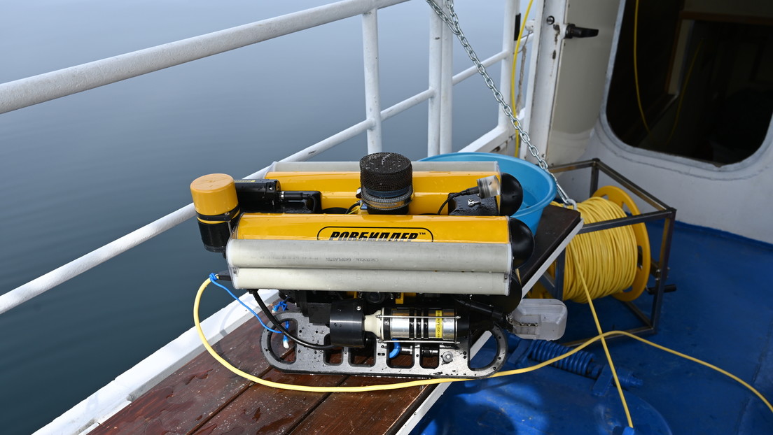 Robot submarino descubre secretos del lago de agua dulce más profundo del mundo